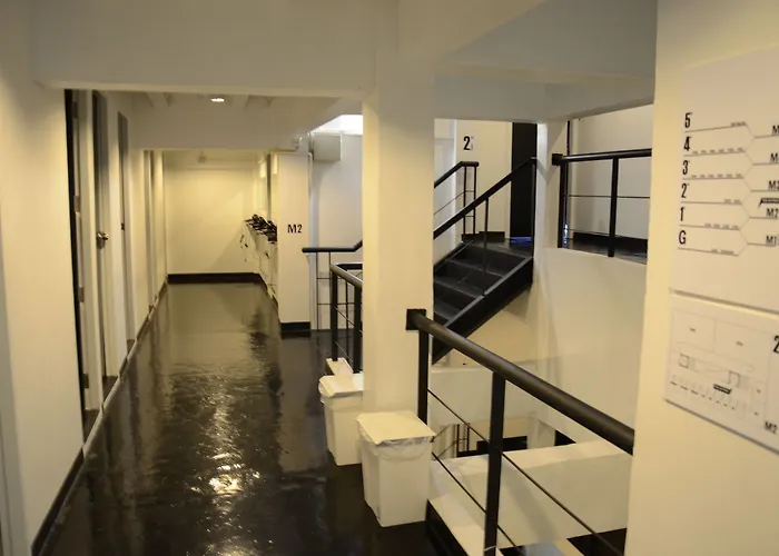 3 Howw At Sukhumvit 21 Отель Бангкок