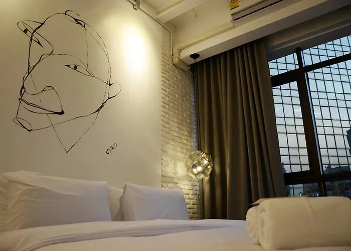 3 Howw At Sukhumvit 21 Отель 2*
