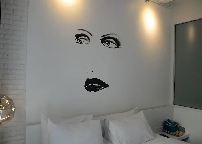 3 Howw At Sukhumvit 21 Отель Бангкок